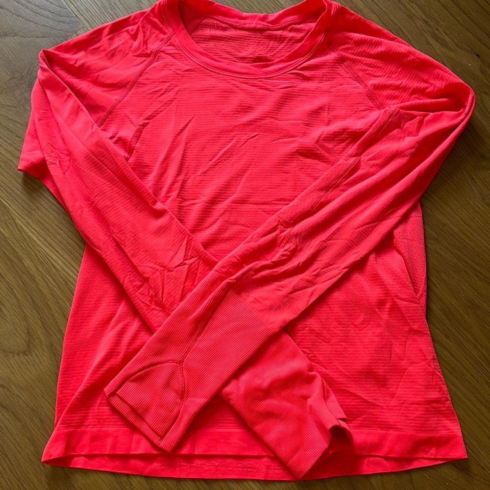 Lululemon Long sleeve Swiftly Tech size 8.